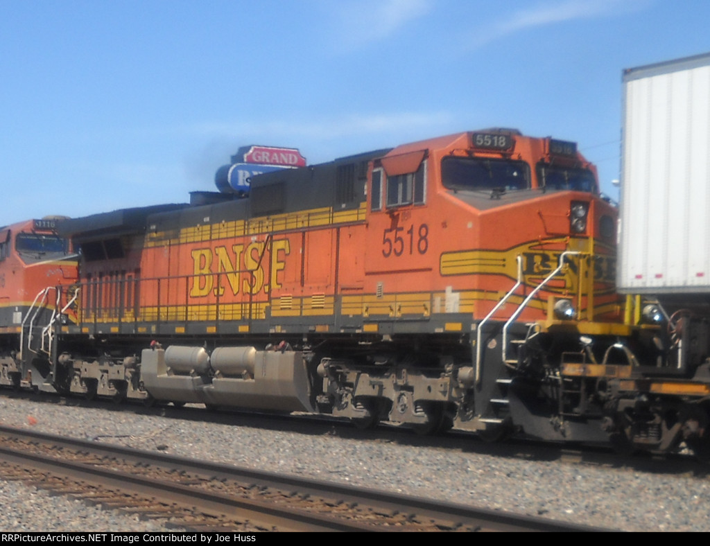 BNSF 5518